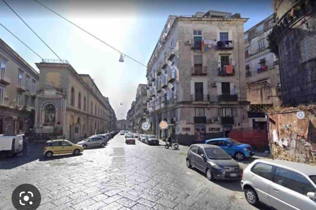 Emyesabi * Naples